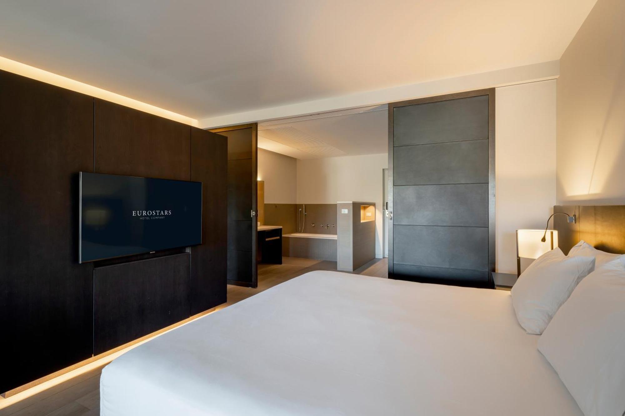 Hotel Eurostars Pamplona Esterno foto