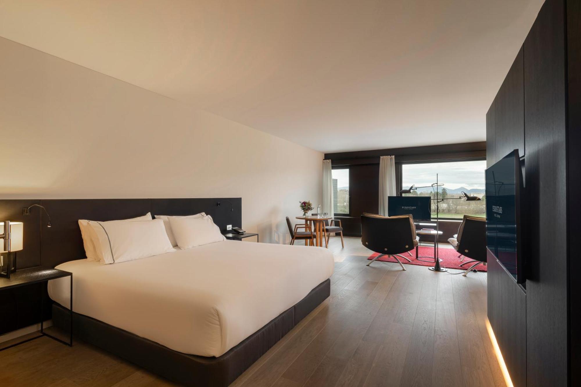 Hotel Eurostars Pamplona Esterno foto