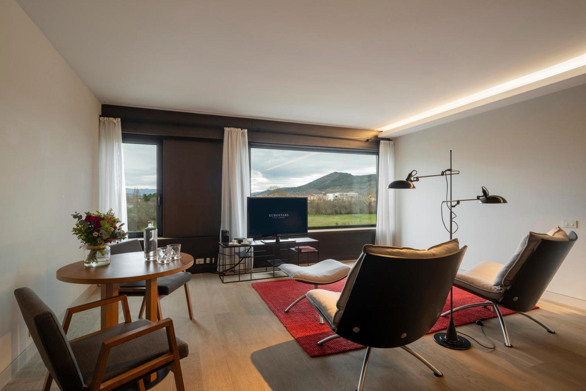 Hotel Eurostars Pamplona Esterno foto