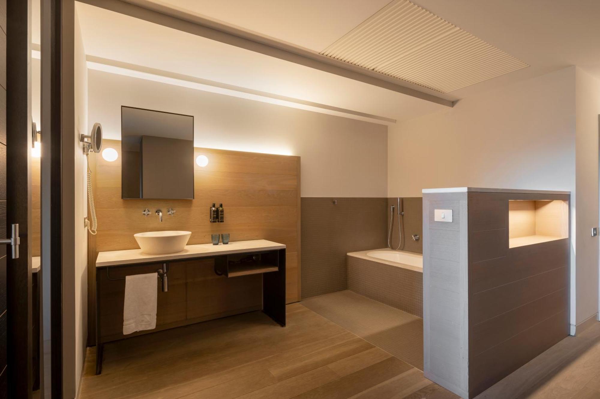 Hotel Eurostars Pamplona Esterno foto