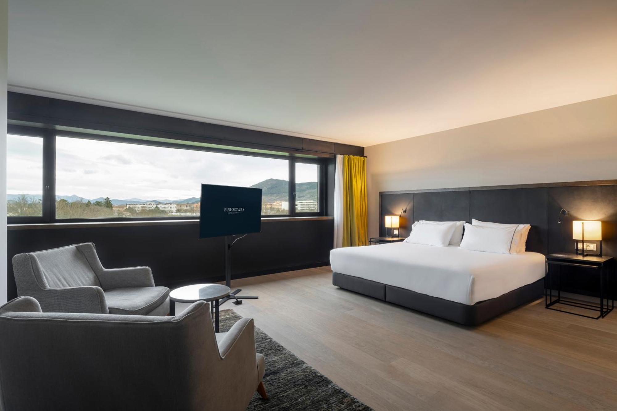 Hotel Eurostars Pamplona Esterno foto