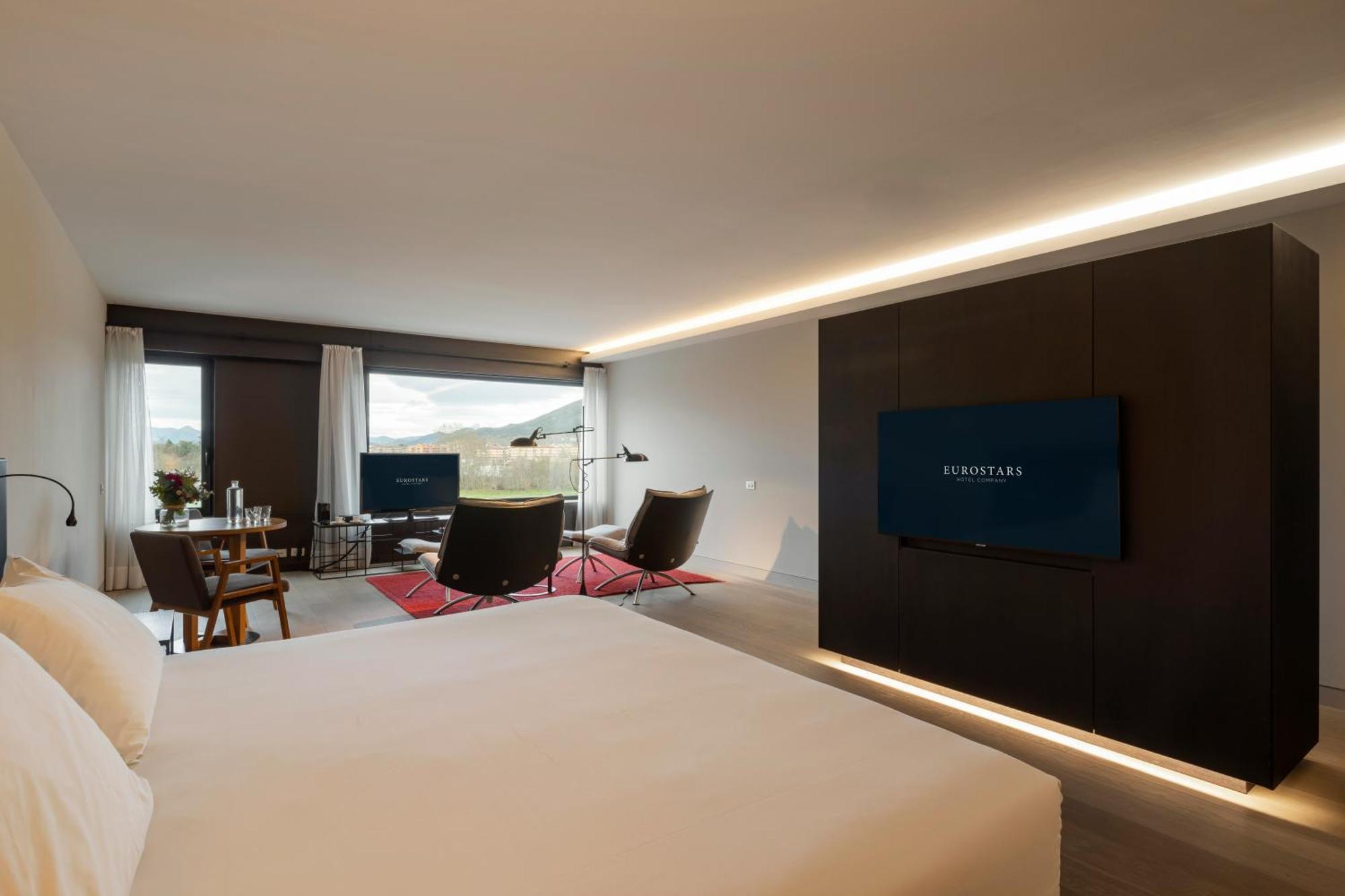 Hotel Eurostars Pamplona Esterno foto