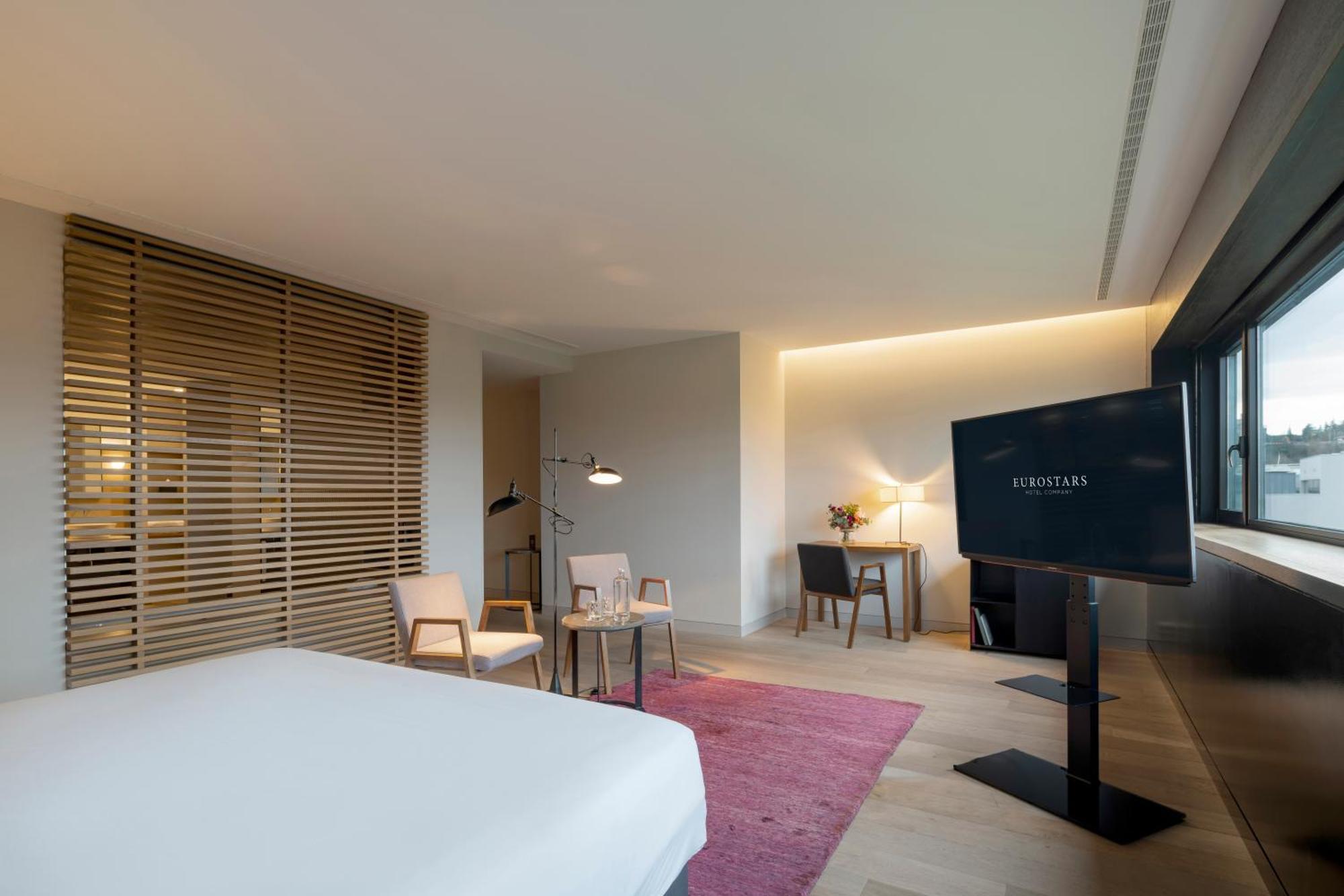 Hotel Eurostars Pamplona Esterno foto