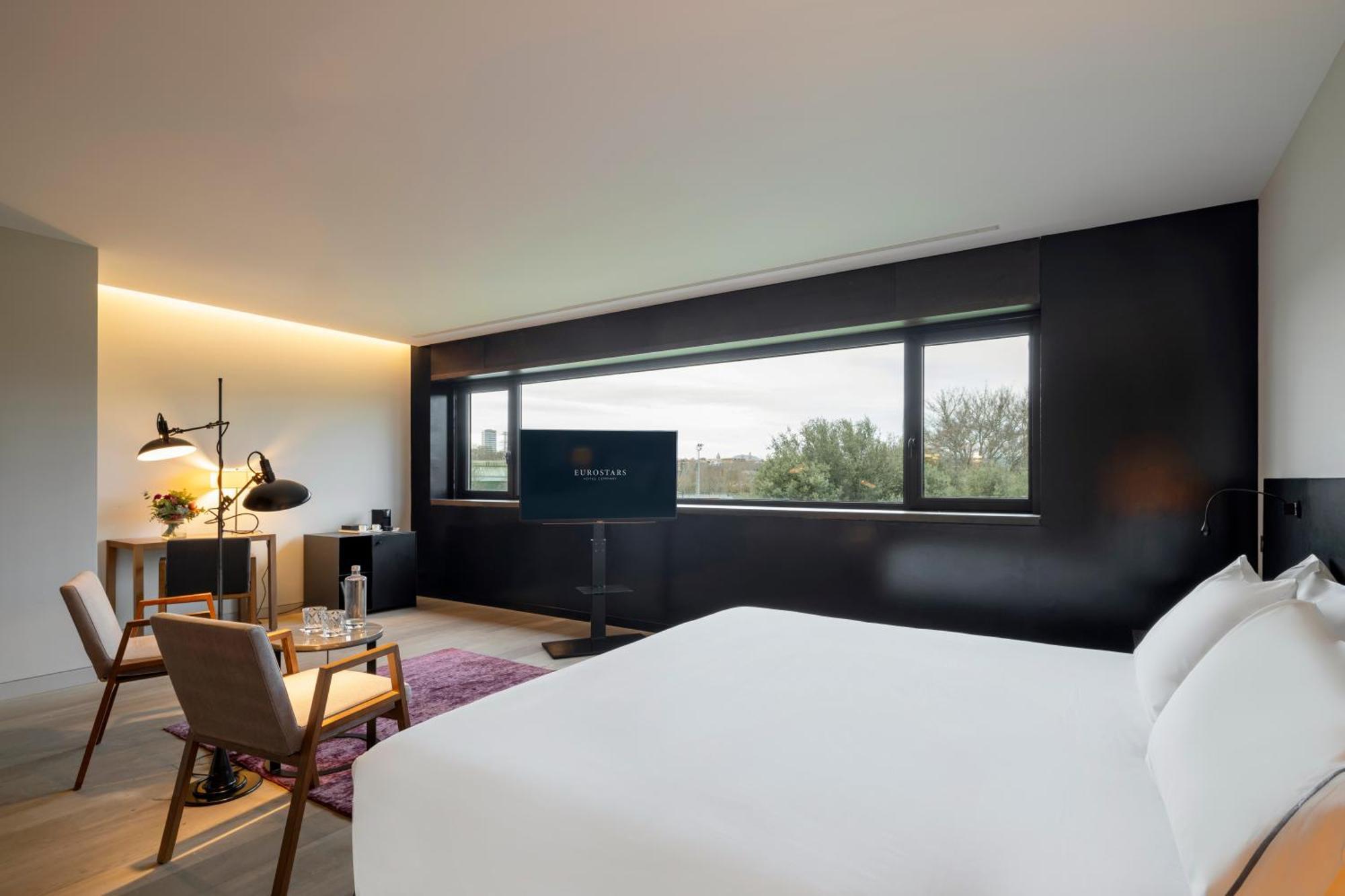 Hotel Eurostars Pamplona Esterno foto
