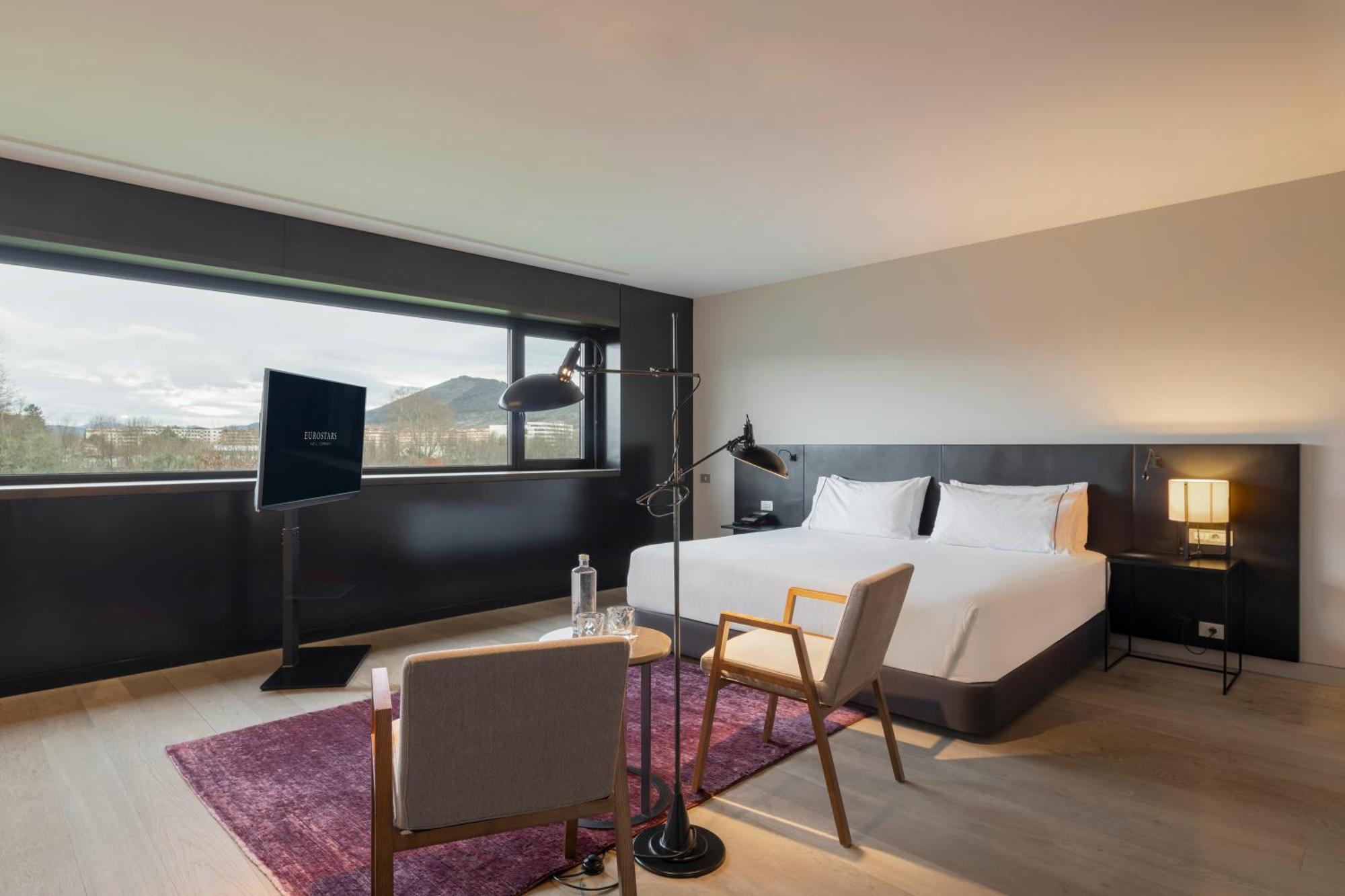Hotel Eurostars Pamplona Esterno foto