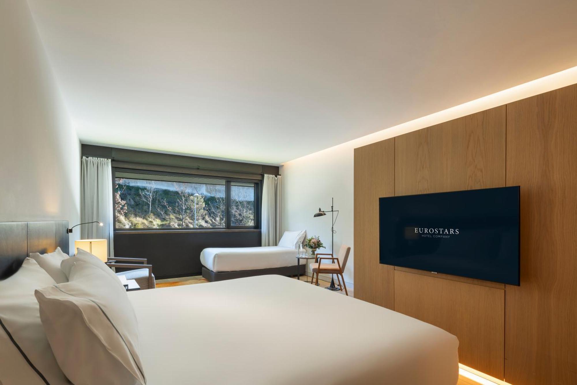 Hotel Eurostars Pamplona Esterno foto