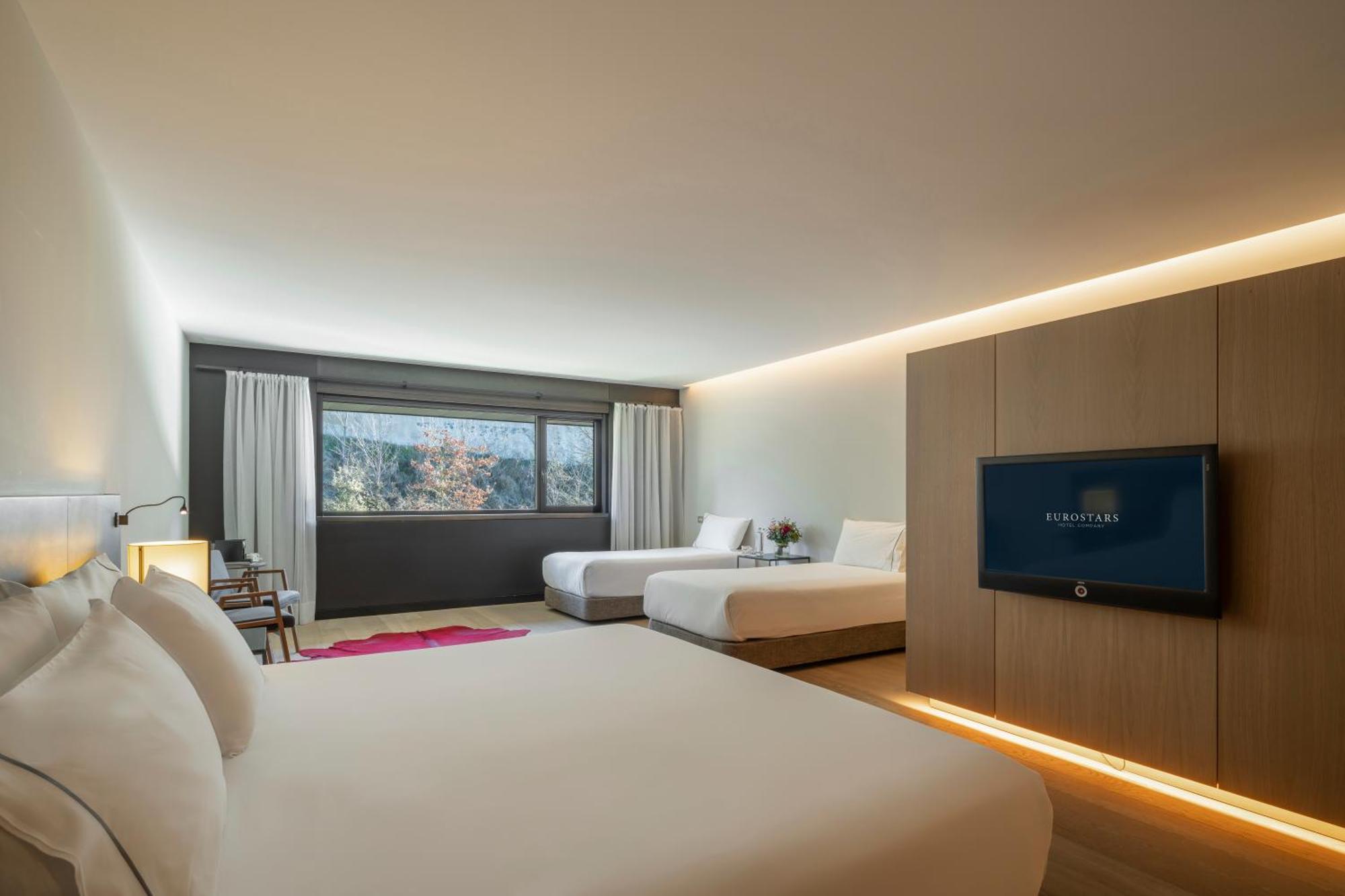 Hotel Eurostars Pamplona Esterno foto