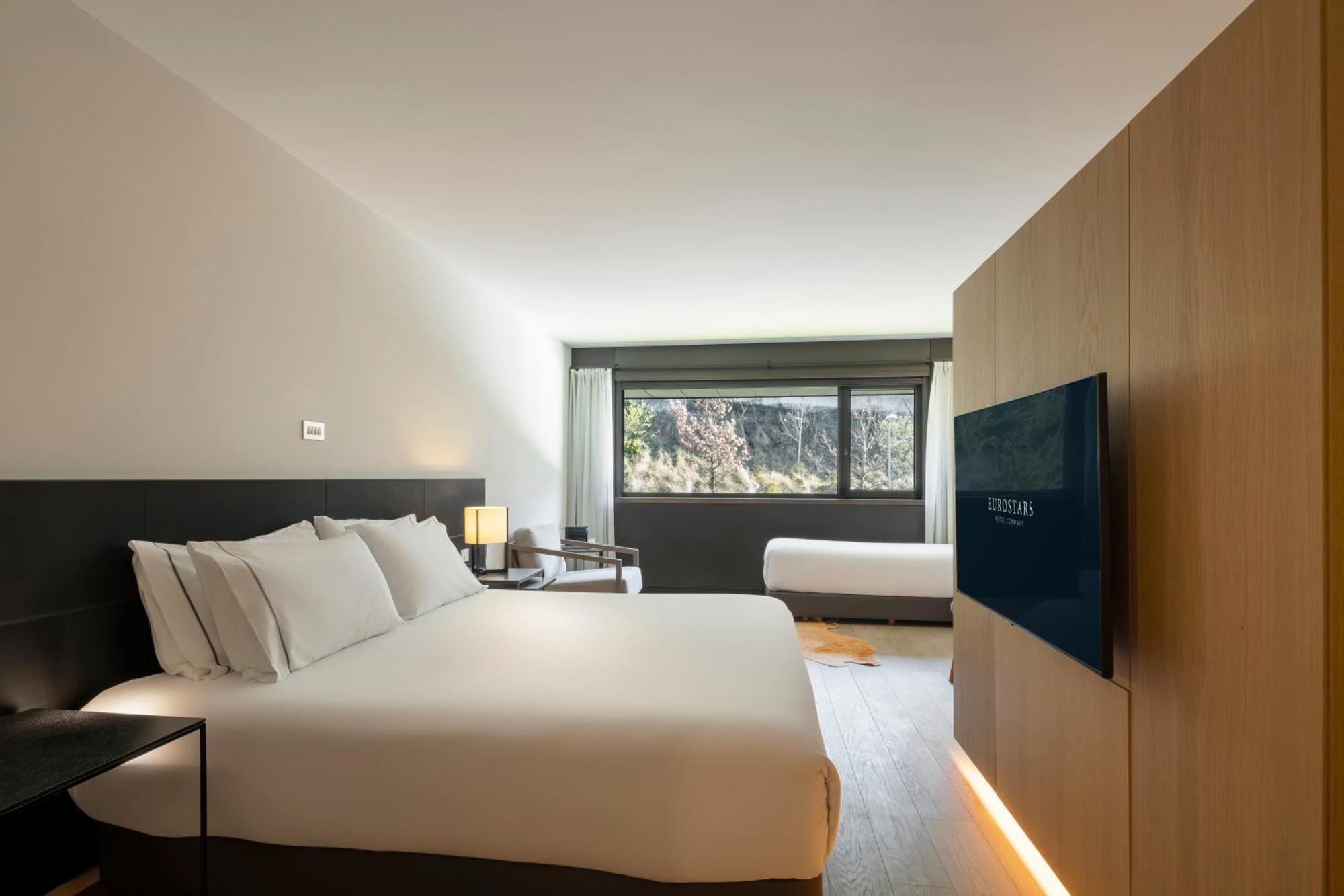 Hotel Eurostars Pamplona Esterno foto